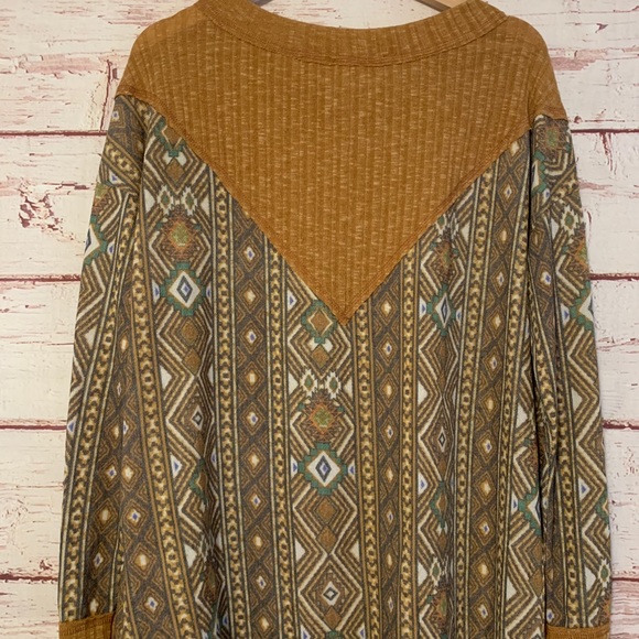 Color Block Sweater Top - Picture 5 of 5